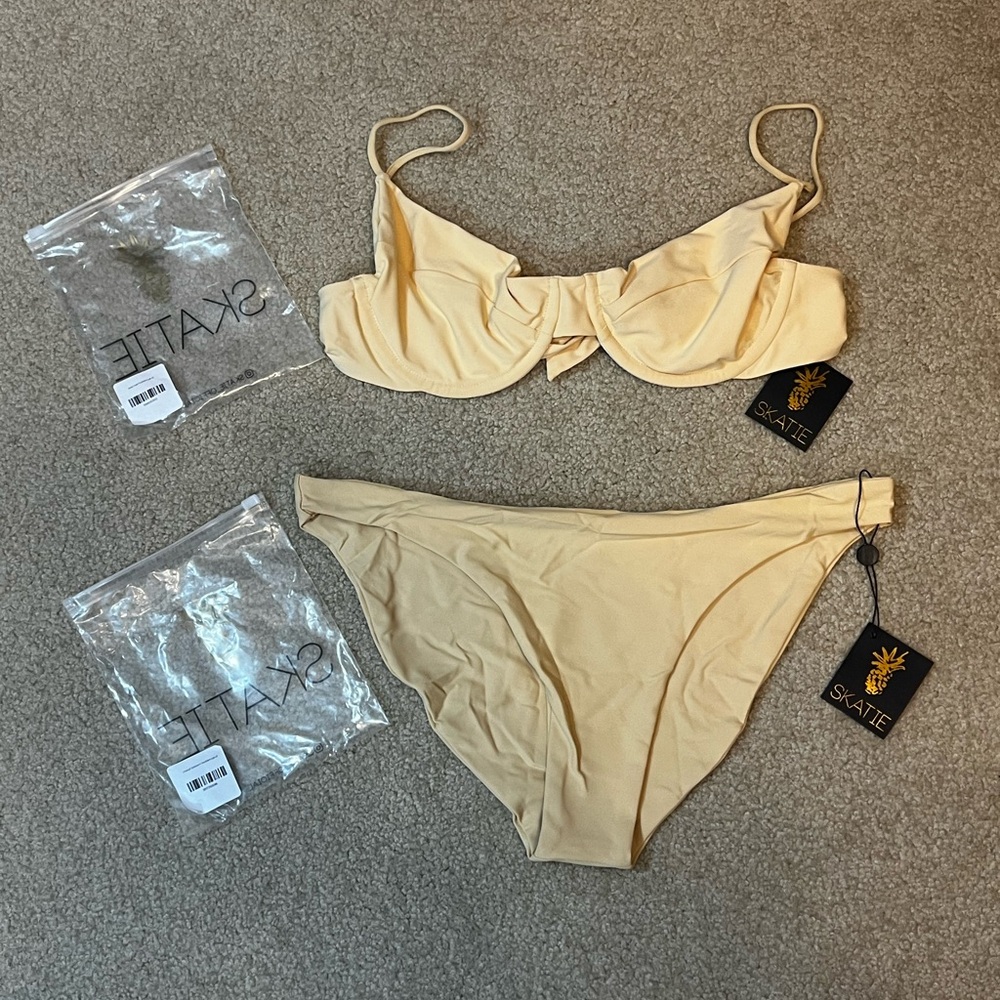 Skatie swim bikini set Kate top buttercup XL and Cheryl bottom buttercup XL